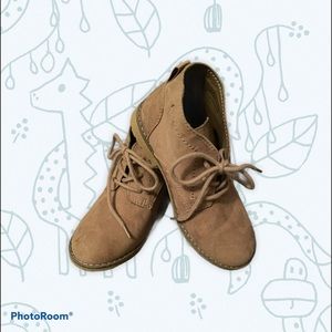 Cat & Jack suede tan boot (unisex)